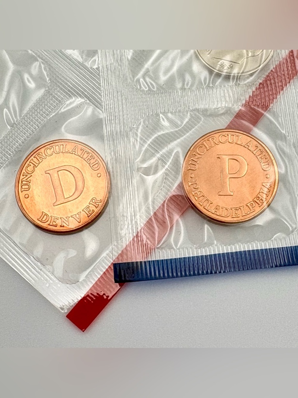 1987 Philadelphia and Denver United States Mint Uncirculated Coin Set 2-Pack - Picture 8 of 9